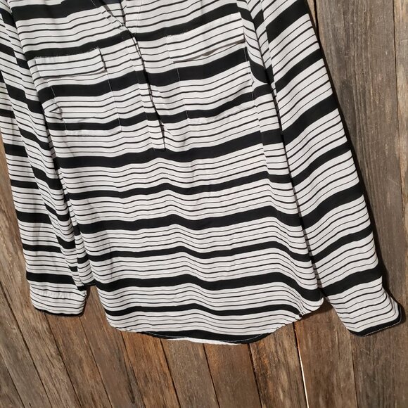 Torrid 0X Women's Top Blouse Black White Striped Long Sleeve V Neck Henley Plus - Picture 3 of 7